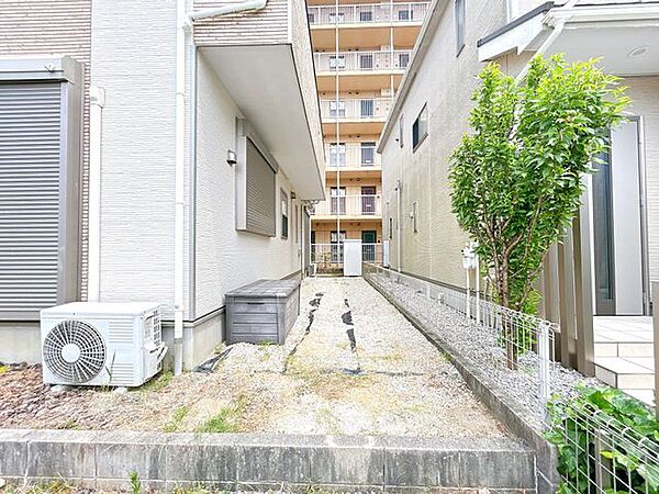 家の横にはお庭スペースもあります。