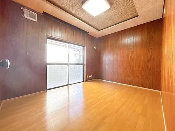 【リフォーム中】1階6帖洋室です。リフォームでLDKになる予定です。