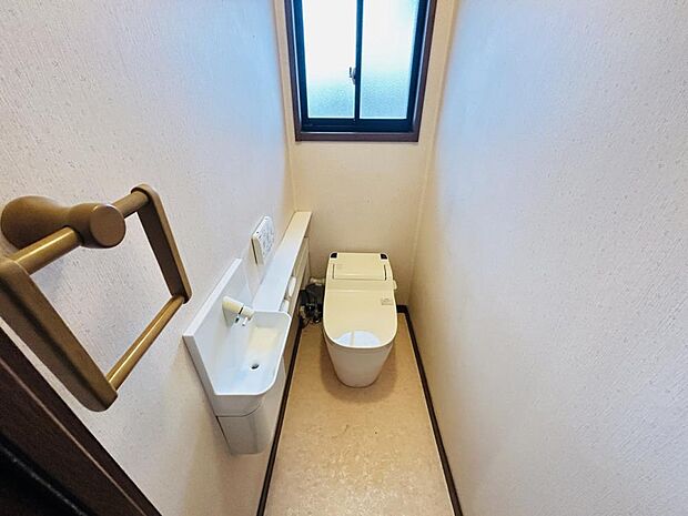 2階トイレです。トイレが2か所あるので取り合いにならずに済みそうですね。
