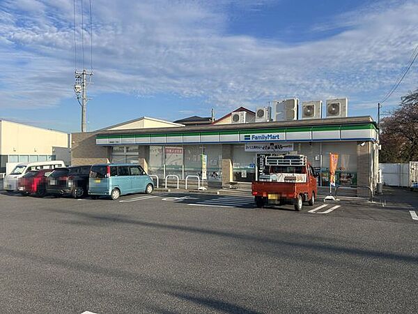 岡崎市立甲山 ファミリーマート岡崎稲熊1丁目店まで約500ｍ(徒歩7分)です。 1300m