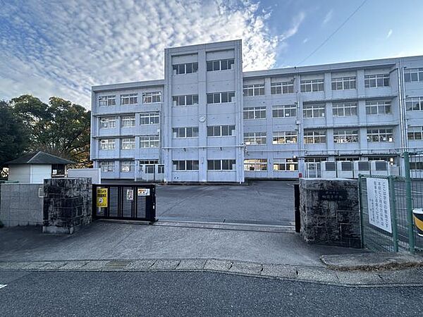 ファミリーマート 岡崎稲熊一丁目店 梅園小学校まで約700ｍ(徒歩9分)です。 500m