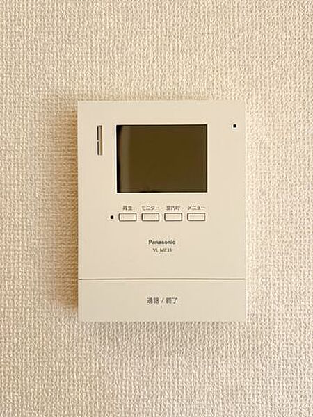 【リフォーム済み/インターホンモニター】インターホンはモニター付きタイプを設置します。来訪者を確認でき安心です。