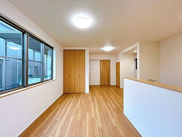 【リフォーム済み/リビング】クロス貼り替え、フロアタイル上張り、間取り変更を行いました。