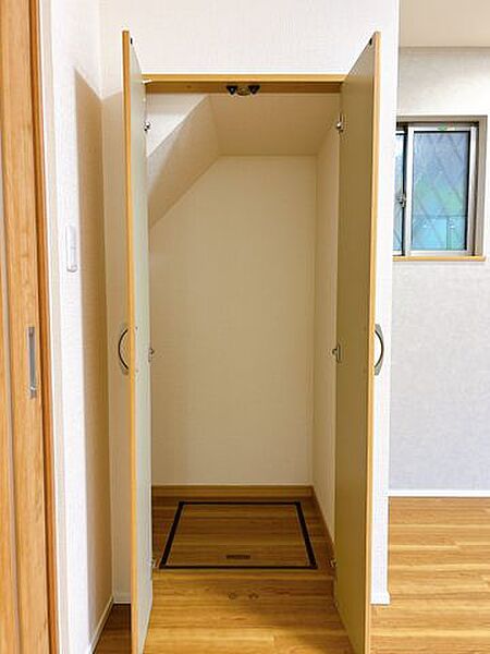 【リフォーム済み/収納】クロス貼り替えを行いました。