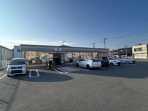 セブンイレブン安城古井町店徒歩4分。 270m