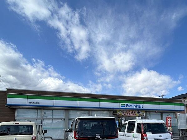ファミリーマート　碧南市東山町店 ファミリーマート碧南東山町店250m（徒歩4分） 220m