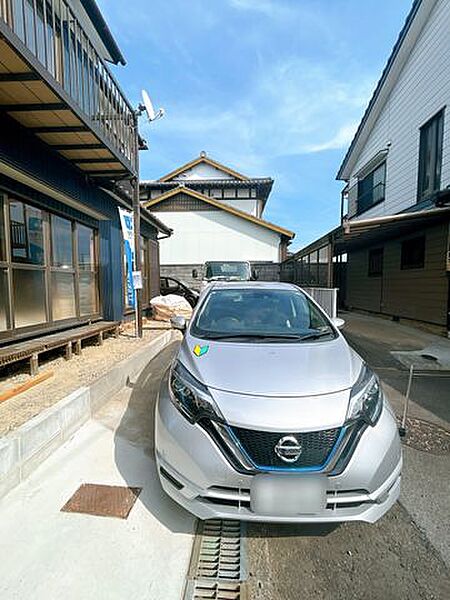 【RF前駐車場】縦列で3台分駐車することができます。