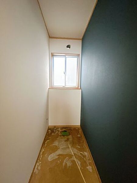 【リフォーム中/トイレ】(9/14撮影)クロス張替え・クッションフロアの張替え施工を行い、トイレは新品交換いたします。