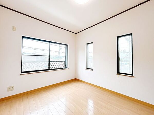 【リフォーム中/2階東側洋室】（5/21撮影）クロス張替えを行います。
