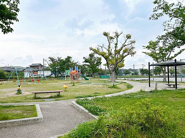 【公園】美園公園まで110ｍ(徒歩2分)。