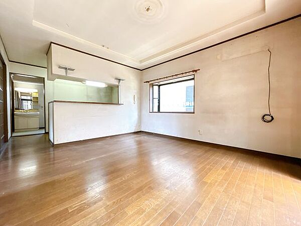 【リフォーム前/LDK】現在和室の部分を解体して20帖のLDｋにします。対面キッチンになっているので料理をしながら家族の様子も確認できます。