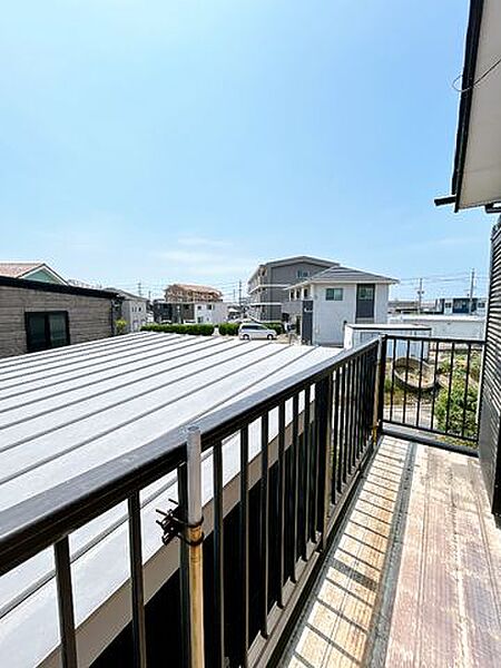 【リフォーム前/バルコニー】防水塗装を行います。