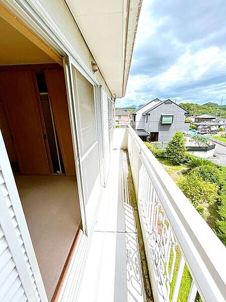 【バルコニー/リフォーム前】バルコニー床を塗装します。