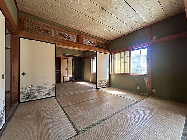 【リフォーム前/LDK】現在続き間の和室をつなげ、約16帖のLDKに変更します。