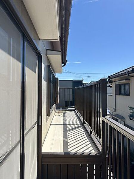 【リフォーム前/バルコニー】南面にはバルコニーがございます。