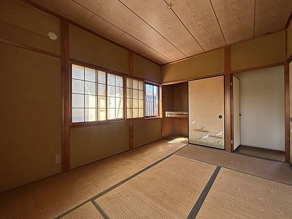 【リフォーム前/2階南東側和室】畳表替え、ふすま・障子の張替えを行います。