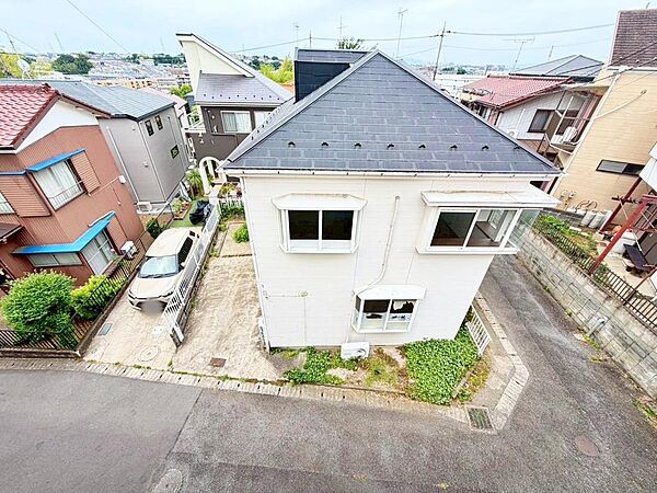 現地から、小学校、幼稚園、保育園等が近く子育てがし易い住環境です。建築条件はございません。お好きな建築会社さんで建築が可能です。※プラン相談、メーカーさんご紹介も可能です(^^♪