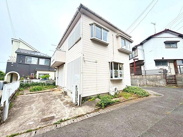 建築条件はございません。お好きな建築会社さんで建築可能です。プラン相談、建築会社さんのご紹介等も承りますので、お気軽にご相談下さい(^^♪現地（2026年6月）撮影