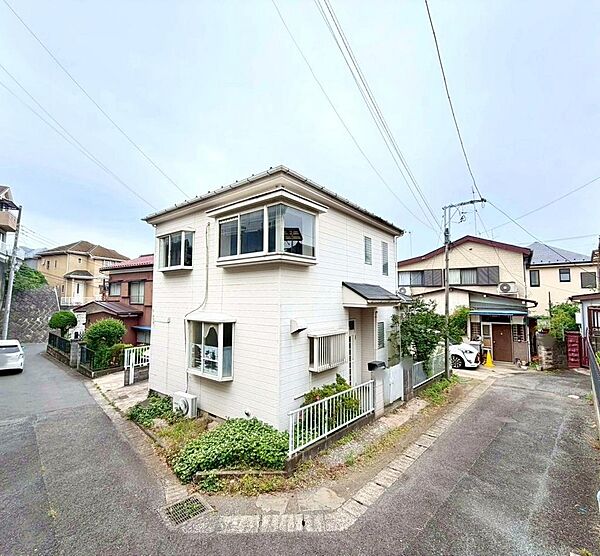 建築条件はございません。お好きな建築会社さんで建築可能です。プラン相談、建築会社さんのご紹介等も承りますので、お気軽にご相談下さい(^^♪現地（2026年6月）撮影