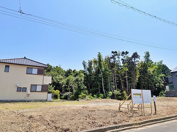 ～　鎌倉市城廻　土地　～建築条件なし区画。好みのハウスメーカーで自由に建てられる魅力があります。現地写真（2026年8月）撮影