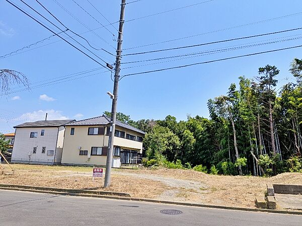 ～　鎌倉市城廻　土地　～落ち着いた環境ながら生活施設が揃う、穏やかさと利便性を兼ね備えたバランスの良い住環境です。現地写真（2026年8月）撮影