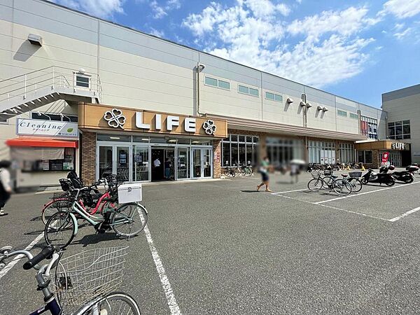 ～　鎌倉市城廻　土地　～JR東海道線等の複数路線が利用出来る「大船」駅は湘南エリア最大級のターミナルで、横浜まで約15分。通勤・通学にも便利です。周辺写真（2026年8月）撮影