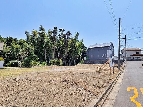 ～　鎌倉市城廻　土地　～同時期に建つ住まいが多いため、コミュニティが形成されやすいのも分譲地ならではの魅力です。安心して暮らせる環境で新しい生活を始めてみませんか。現地（2026年8月）撮影
