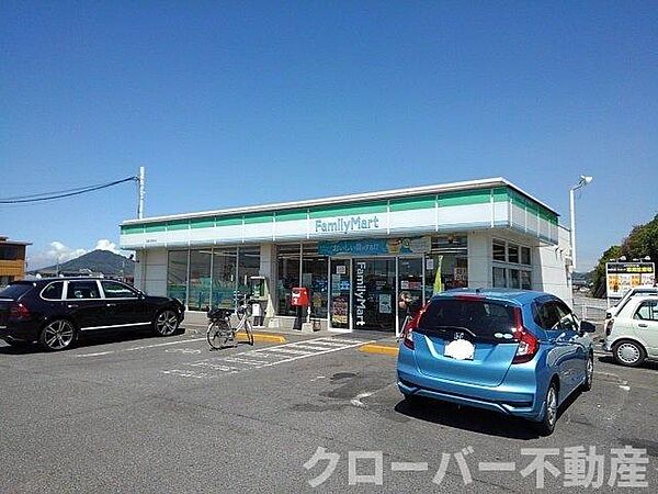 画像17:ファミリーマート丸亀川西北店まで900m