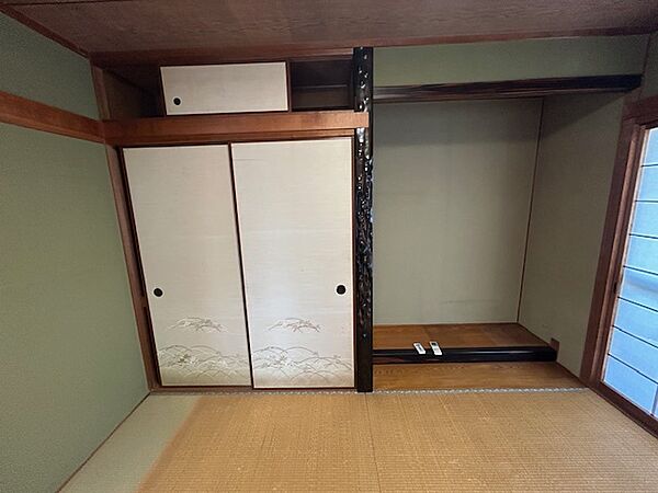 和室収納。床の間もあり趣があります。