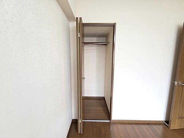 コンパクトながら使い勝手の良い収納です。