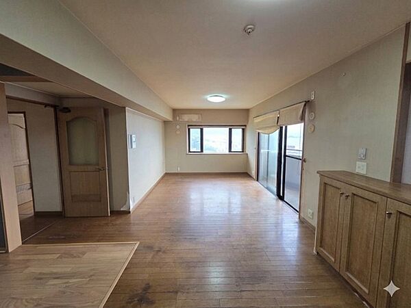 ※家具消し加工しています。窓が多く室内が明るいです。