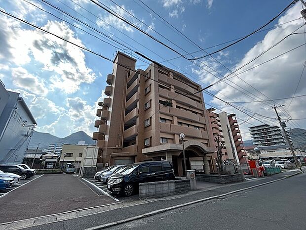 敷地内に駐車場があります。