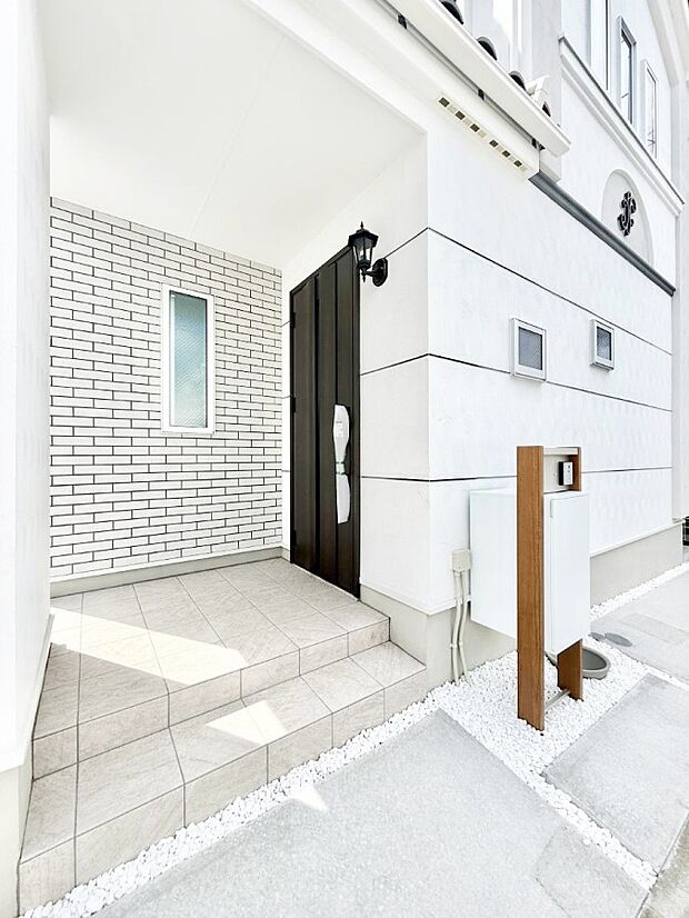 ■ 心地よい暮らしへとつながる、温かい玄関