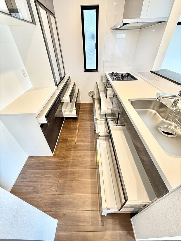 ■シンプルで機能的、毎日使いやすいキッチン