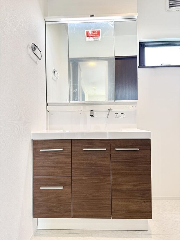 ■明るい洗面所は毎朝の歯磨きも楽しくできちゃいそうです♪