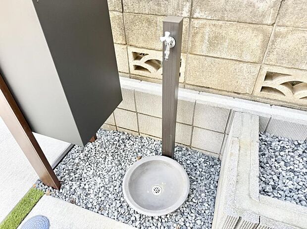 ■ガーデニングや洗車などの際に大活躍な屋外立水栓  