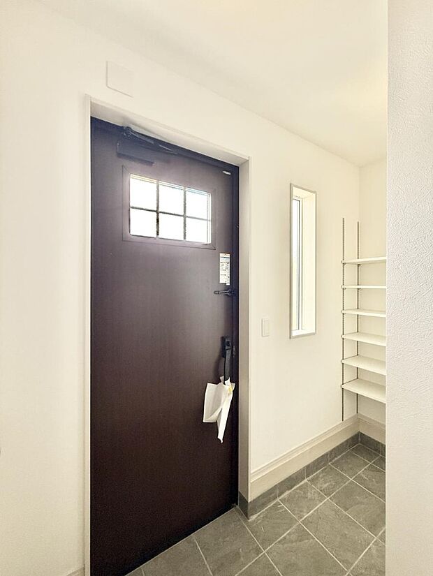 ■ 毎日を気持ちよく迎える、明るく温もりのある玄関