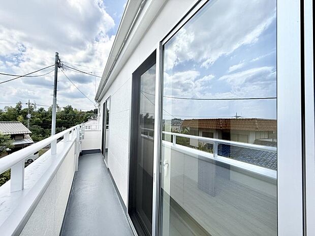 ■ 自然を身近に感じる、開放的なバルコニー