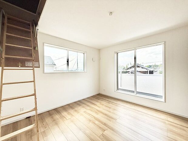 ■シンプルな空間で、収納付きベッドやデスクなど、多機能な家具を活用しやすいです