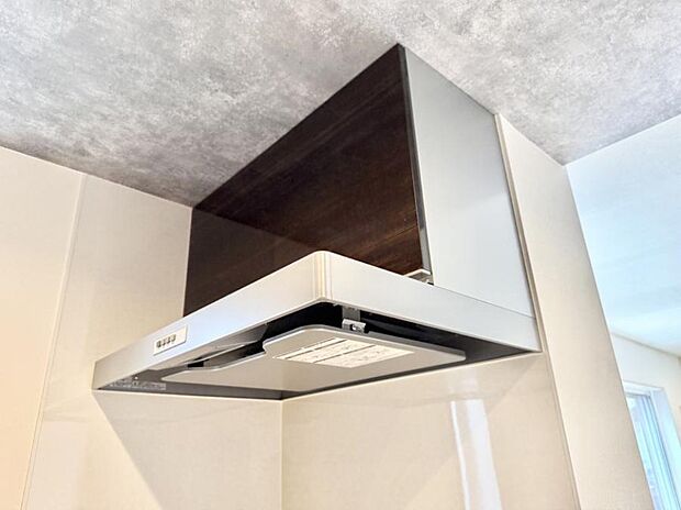 ■フードに覆われている為、匂いが換気扇に誘導され、効率的に排煙ができます