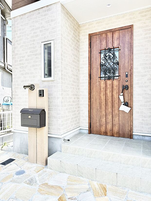 ■ 心地よい暮らしへとつながる、温かい玄関