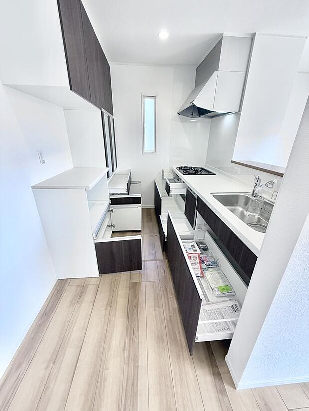 ■シンプルで機能的、毎日使いやすいキッチン