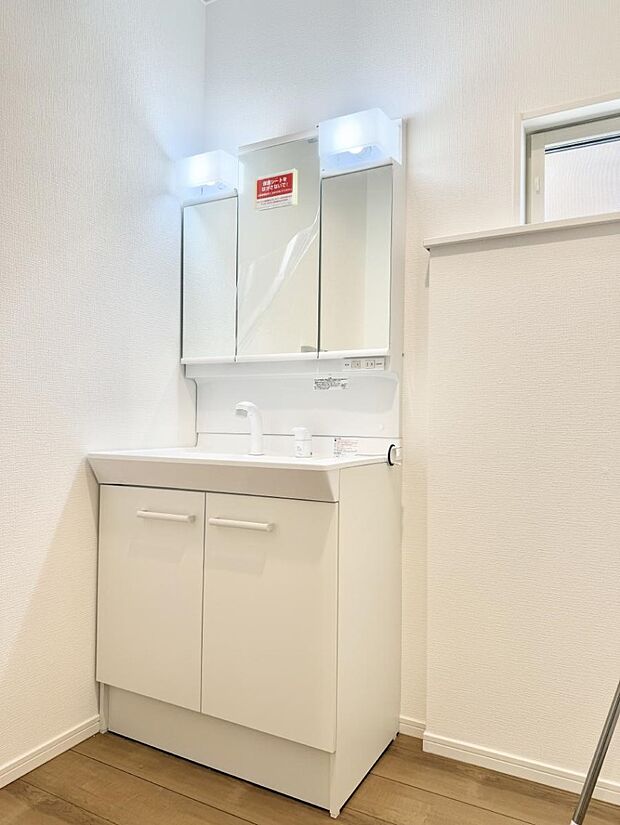 ■明るい洗面所は毎朝の歯磨きも楽しくできちゃいそうです♪