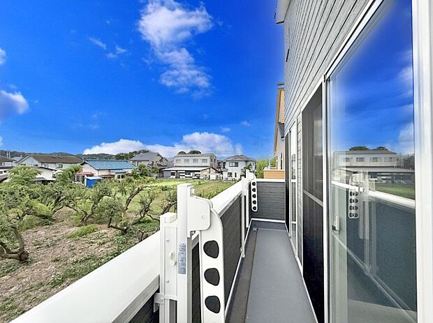 ■ 季節の移ろいを感じられる開放的な空間です