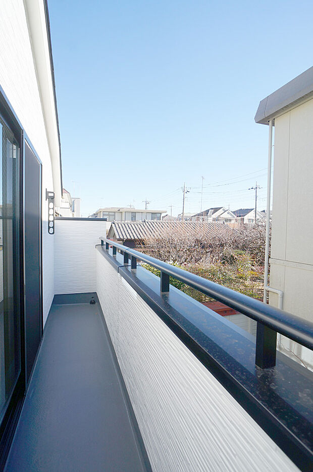■ 自然を身近に感じる、開放的なバルコニー