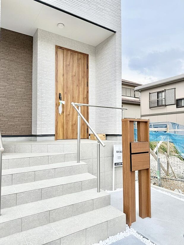 ■ 心地よい暮らしへとつながる、温かい玄関