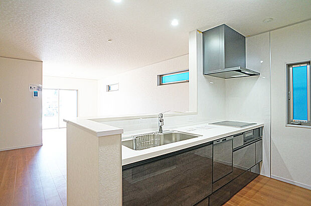 ■家族の会話が弾む、心地よいキッチンスペース