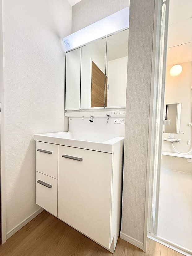 ■明るい洗面所は毎朝の歯磨きも楽しくできちゃいそうです♪