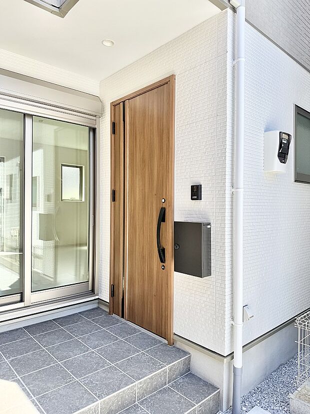 ■ 家族とゲストをやさしく迎える、心温まる玄関