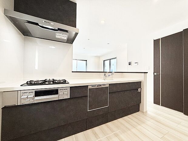 ■シンプルで機能的、毎日使いやすいキッチン